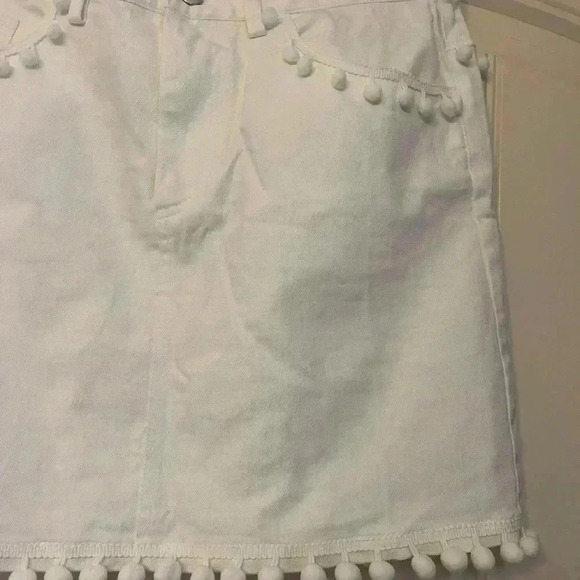 A-TOUT-AGE Demi White denim skirt like new, high waisted size 8 - Picture 7 of 14